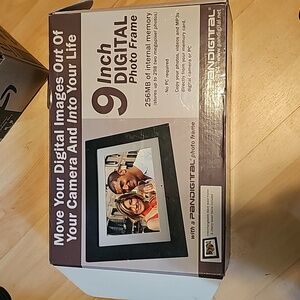 PANDIGITAL PHOTO FRAME 9" never used unsealed box